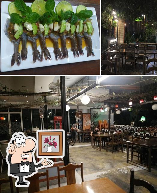 Observa las fotos que muestran interior y comida en Rim Klong Bangkok
