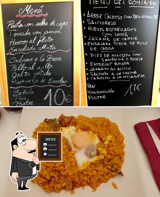 Estas son las imágenes que muestran pizarra y comida en Restaurant Brasseria la Llesca