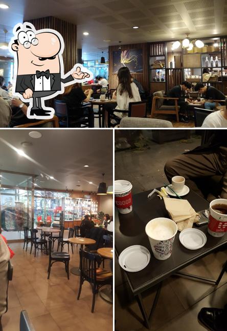 The interior of Starbucks Seokchon West Lake