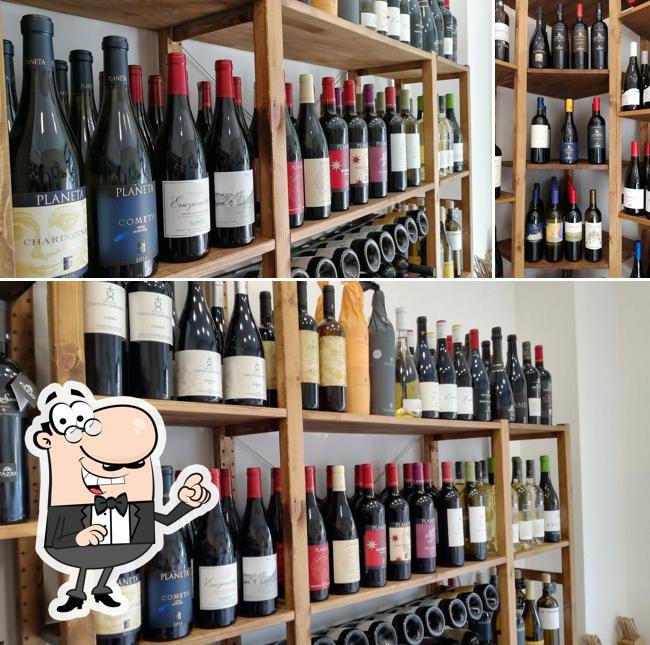 Dai un'occhiata agli interni di In Vino Veritas ENOTECA - SIRACUSA - ORTIGIA