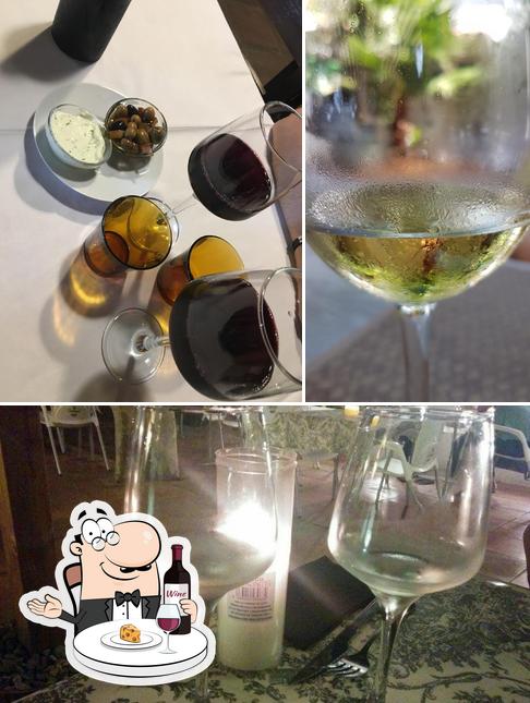 Приятно насладиться бокалом вина в "Restaurant Cinc Sénies"