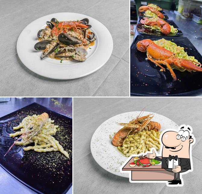 Order seafood at Vizi & Sfizi - Pizza e Cucina