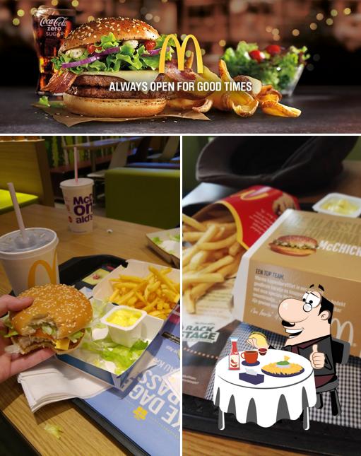 Pide una hamburguesa en McDonald's