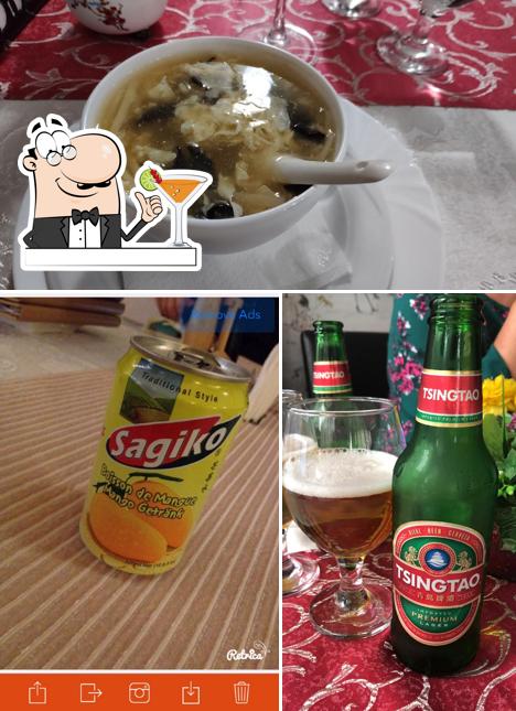 Напитки и еда - все это можно увидеть на этой фотографии из Din Fu