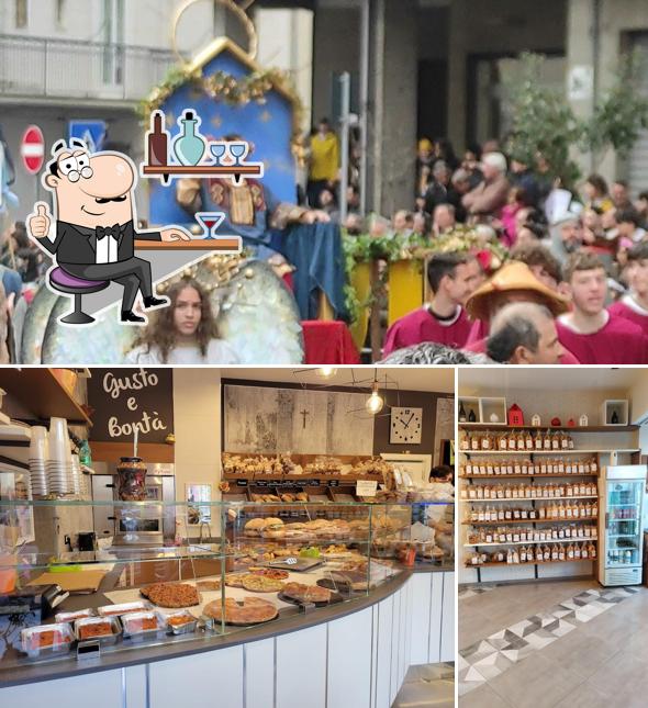 La interni e cibo del ristorante