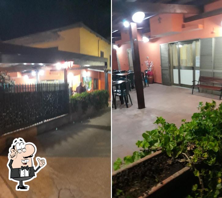 Siediti a un tavolo di Pizzeria HAPPY DAYS