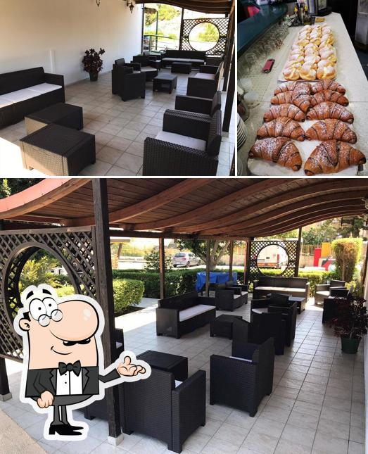 La foto della interni e cibo di Fox's Bar