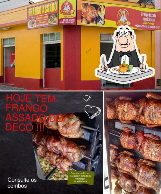 A ilustração da comida e exterior no Frango Assado - Frango D+
