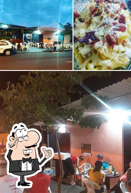 Entre diversos coisas, interior e pizza podem ser encontrados no #TBT BAR