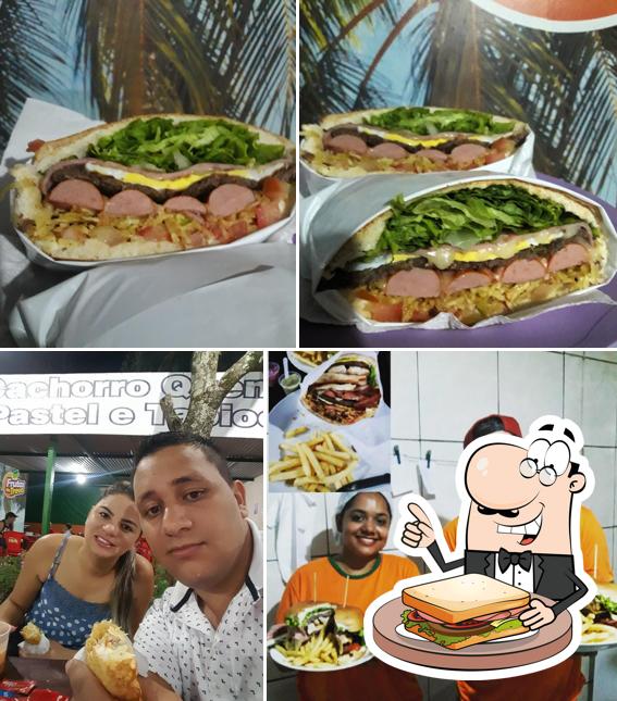 Escolha um sanduíche no Frutas Do Trevo Castilho