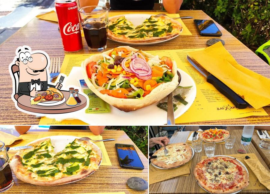 A Pizzeria Baixarico', puoi goderti una bella pizza