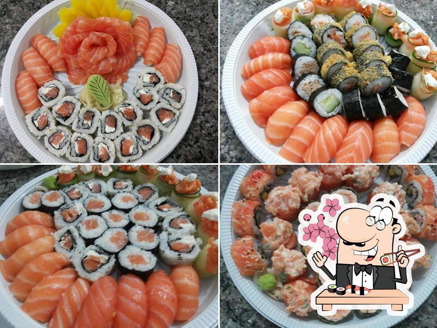 Rolos de sushi são oferecidos por Casa Do Sushi