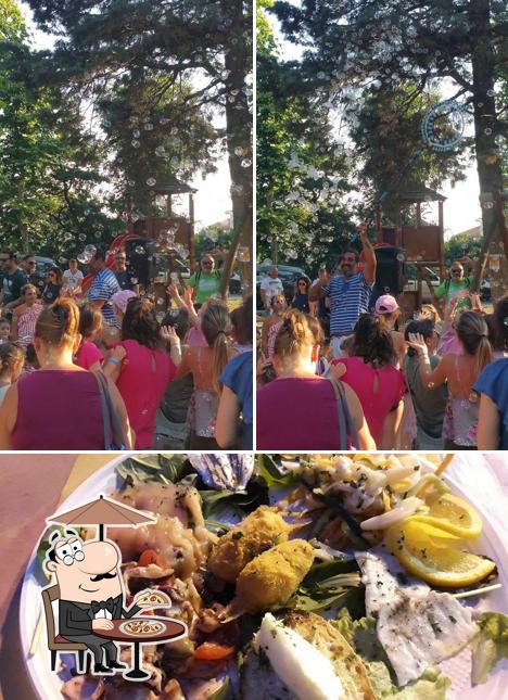 La foto della esterno e cibo di DeD Bar Della Pineta