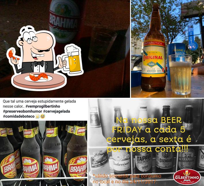 Desfute um copo de cerveja leve ou escura