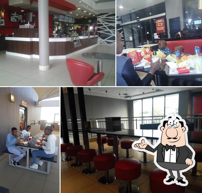 L'intérieur de McDonald's Midridge Drive-Thru