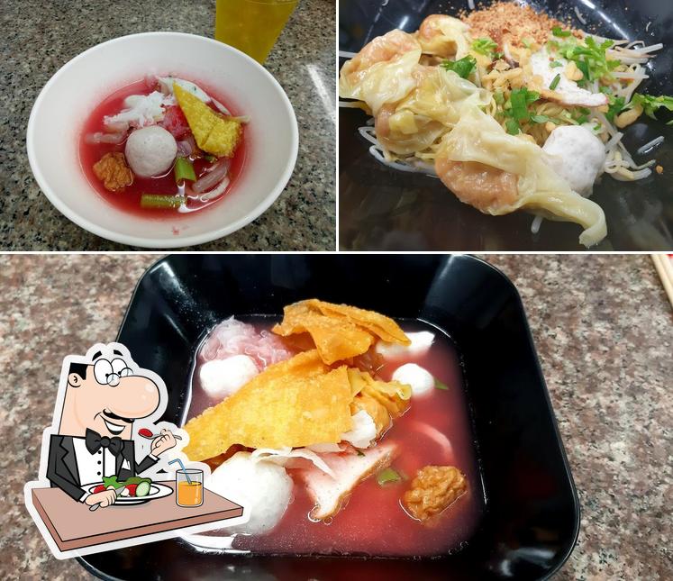 Блюда в "Fishball noodle soup Halal"