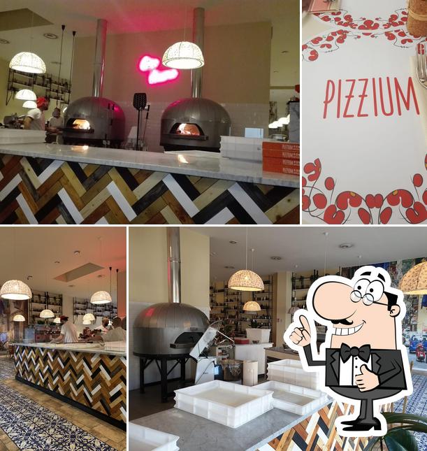 Vedi la foto di Pizzium - Serravalle Retail Park - Area C Food Court