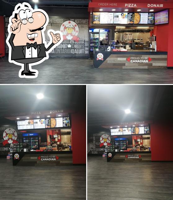 El interior de Buster's Pizza & Donair