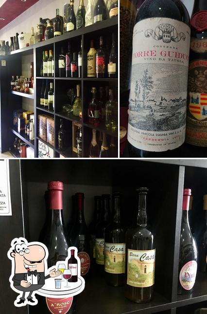 Enoteca Terra e Vino di Romagno Giuseppe serve alcolici
