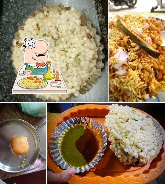 Food at Kolhapuri Bhel & SHRIMAN Amrutatulya Chaha
