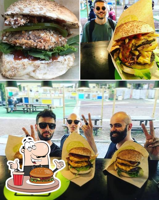 Prueba una hamburguesa en RARO - Food Truck Roma