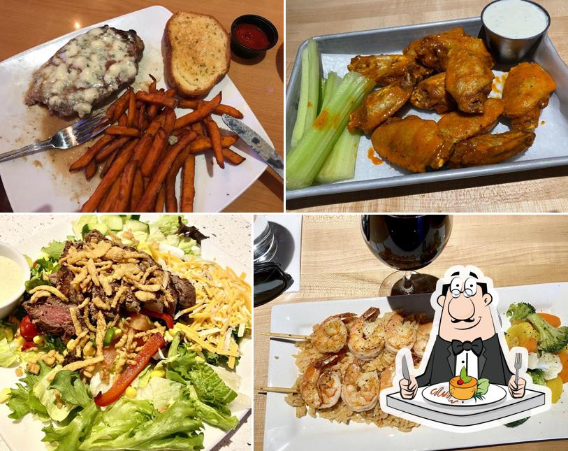 Sidelines Grille Holly Springs, 5343 Holly Springs Pkwy Ste 301 in Holly Springs Restaurant