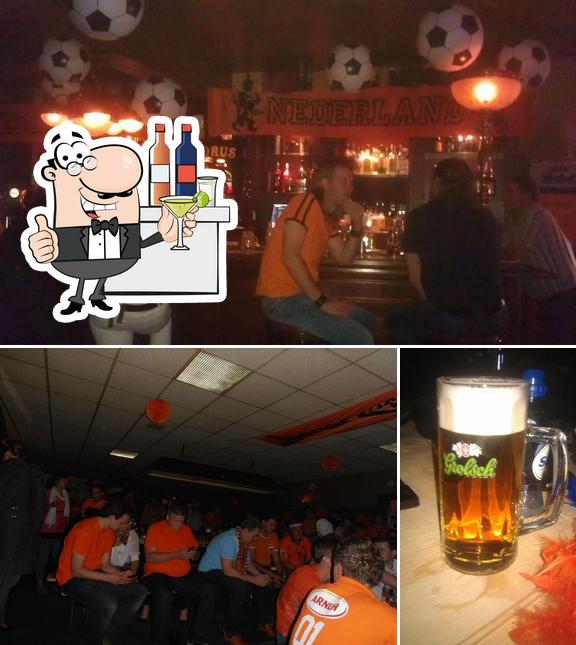 Café Dorus, biljart- snooker- en poolcentrum se distingue par sa comptoir de bar et bière