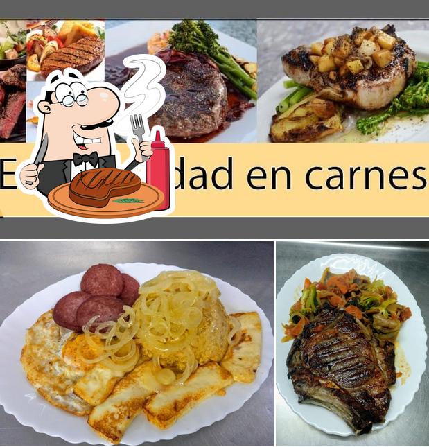Закажите мясные блюда в "Mr tapas bar restaurante"
