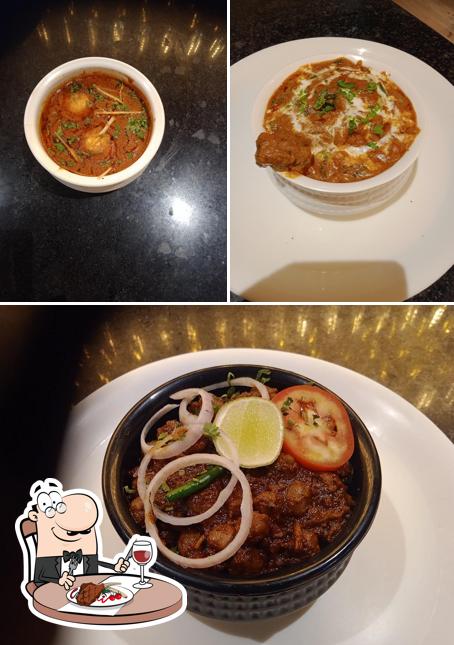 Try out meat dishes at Moti Mahal Deluxe Tandoori Trail