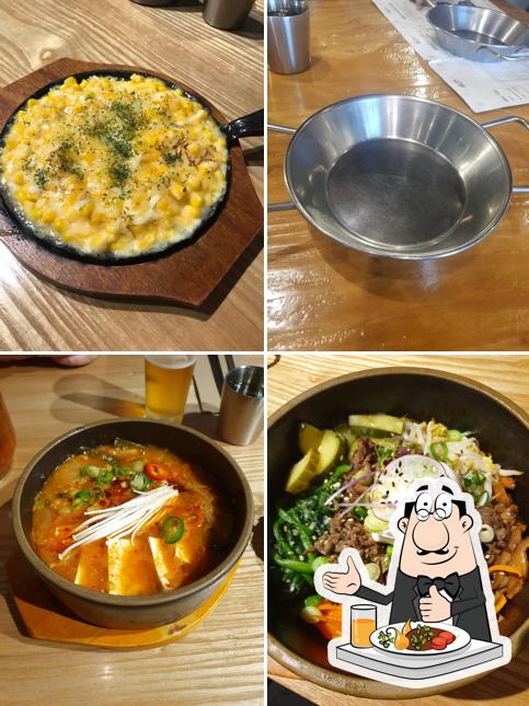 https://img.restaurantguru.com/c37c-Restaurant-Mun-Korean-Kitchen-food.jpg