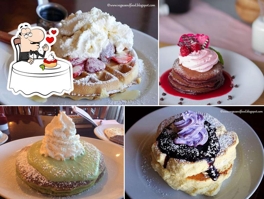 Cici's Cafe serves a selection of desserts