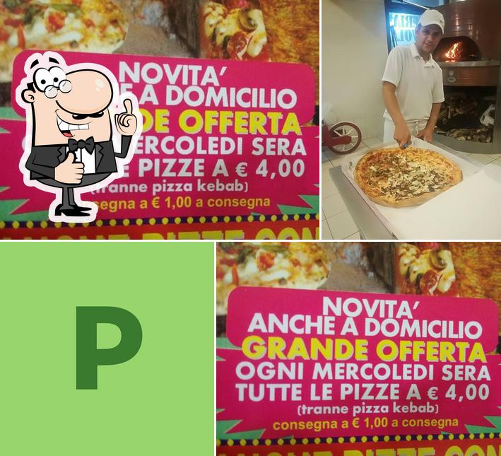 Look at the photo of Pizzeria La Favola