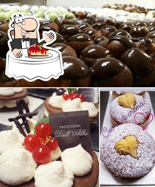 Pasticceria Dall'Alba offre un'ampia gamma di dessert