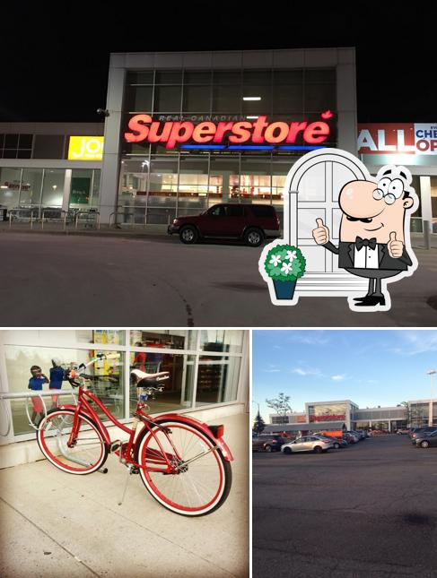 L'extérieur de Real Canadian Superstore