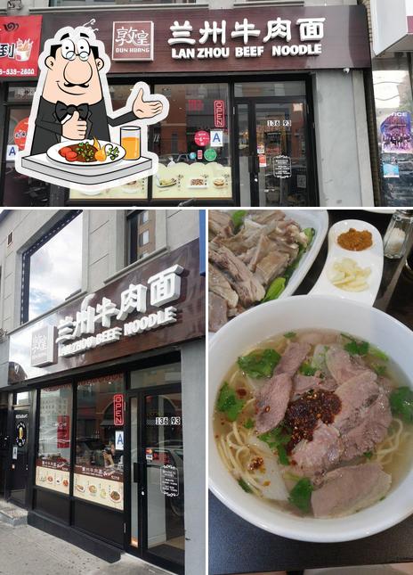 Еда в "DunHuang Lanzhou Beef Noodle"