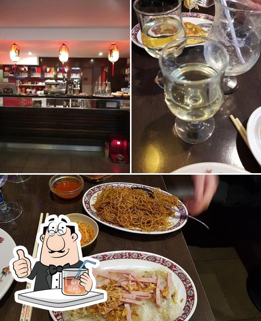 Посмотрите на это изображение, где видны напитки и еда в Kim San