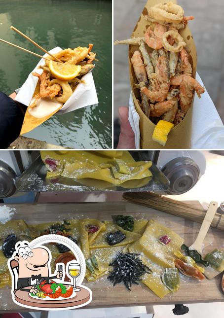 Prenez des fruits de mer à Fried Land/ fresh pasta to go