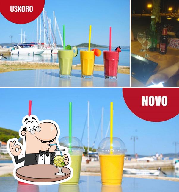 Goditi un drink dal menu