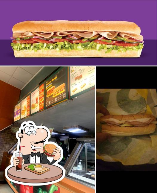Order a burger at Subway Bavdhan