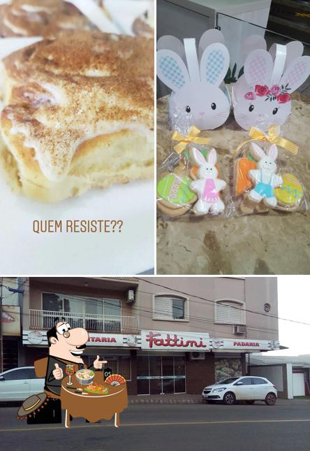 A comida e exterior do restaurante