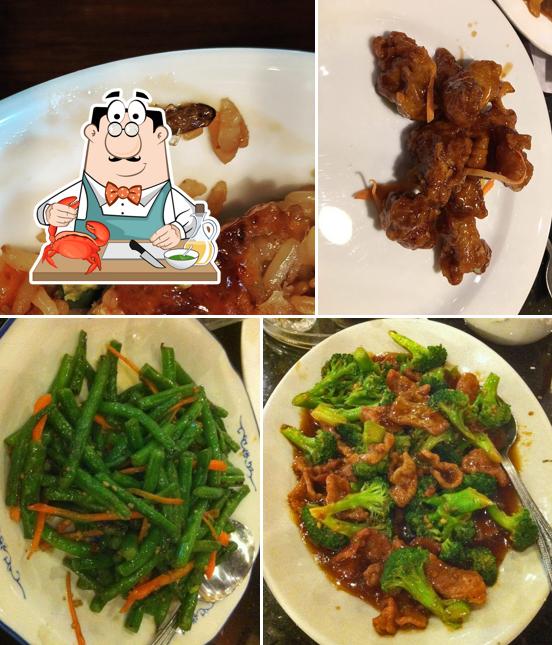 Order seafood at Shangri-la Chinese Restaurant