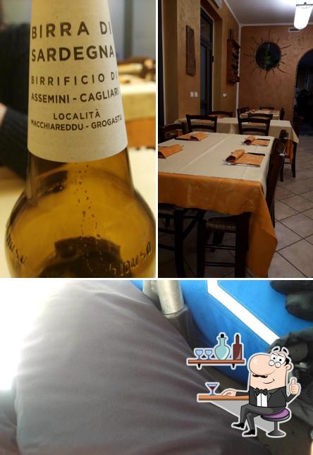 Questa è la foto che mostra la interni e birra di Pizzeria 4 Mori