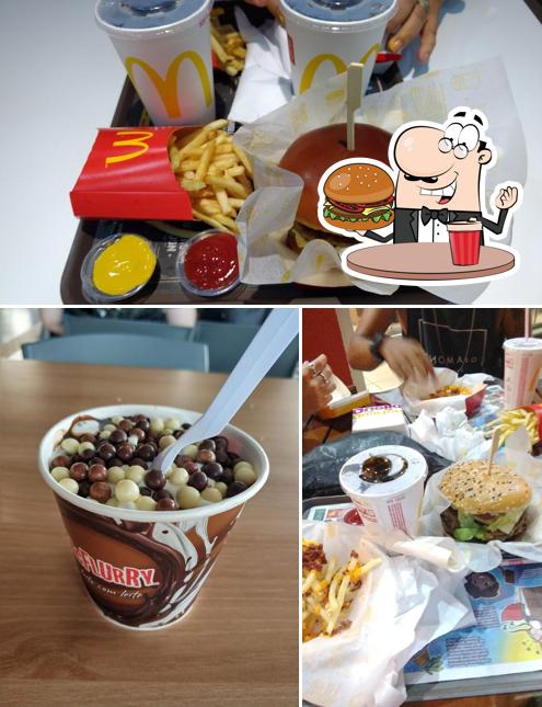 Delicie-se com um hambúrguer no McDonald's