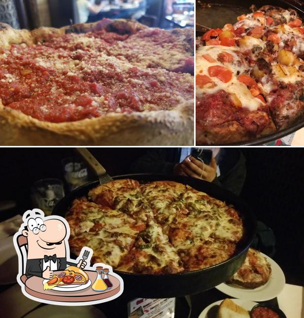 Pick pizza at Selma's Chicago Pizzeria & Tap Room San Juan