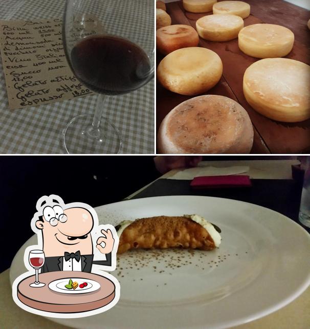 Entre diferentes coisas, comida e vinho podem ser encontrados a Malga Pollaccia