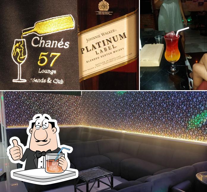 O Chanés 57 Bar & Club se destaca pelo bebida e interior