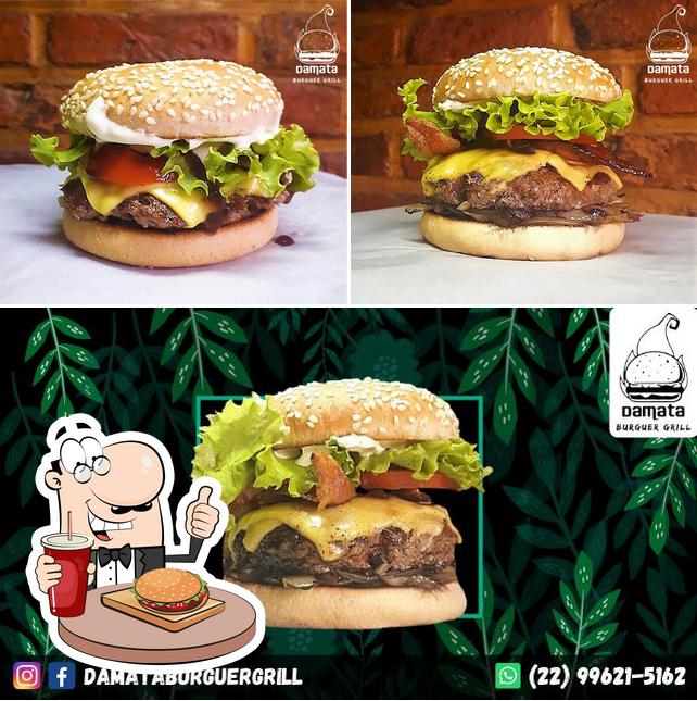 Peça um hambúrguer no Damata Burguer Grill