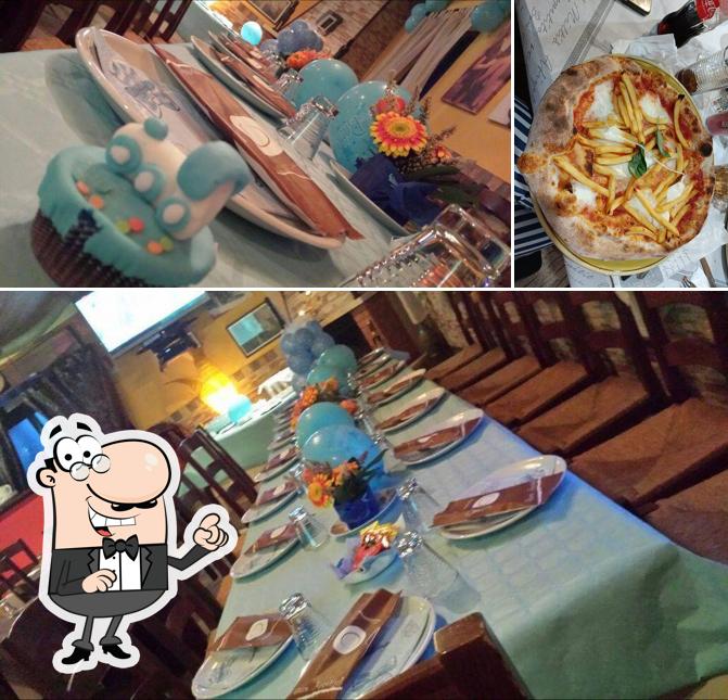 Pizzeria da Gennaro si caratterizza per la interni e cibo