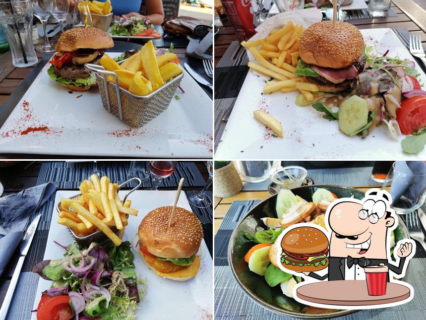 Commandez un hamburger à Le Salombo port frejus