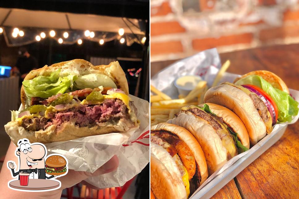 Deguste um dos hambúrgueres servidos no Billy Burger